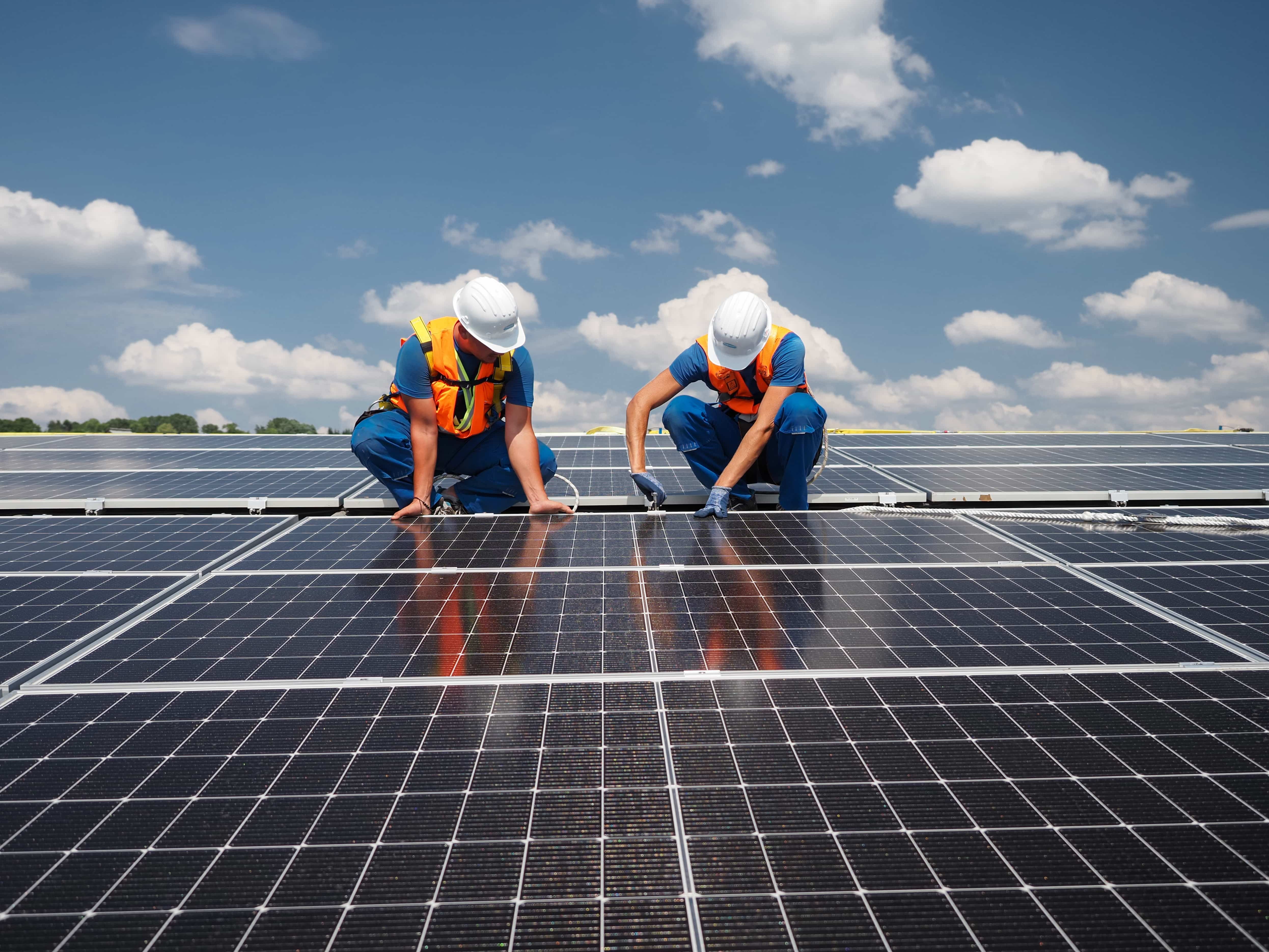 Sisteme fotovoltaice: producţie proprie de energie pentru reducerea costurilor
